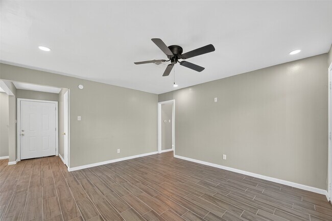 Building Photo - 5126 Denoron Dr