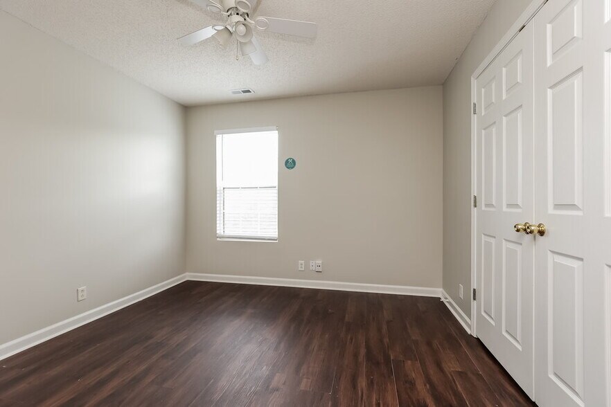 Building Photo - 1464 Rochester Dr