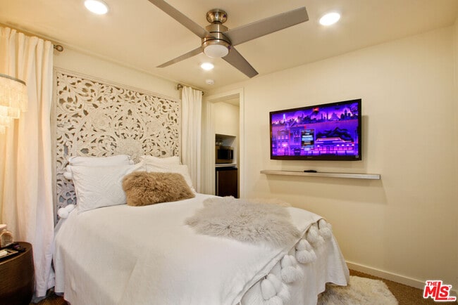 Building Photo - 9416 Beverlycrest Dr