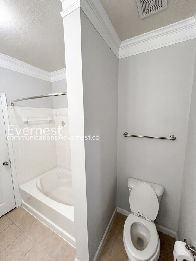 Building Photo - Lovely 2 Bed/2 Bath with Garage / Coming Soon!