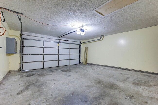 Building Photo - 8042 Nova Ct