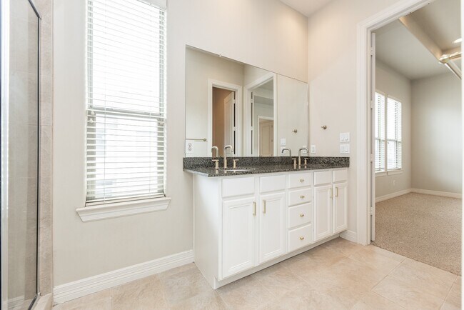 Building Photo - 3898 Center St