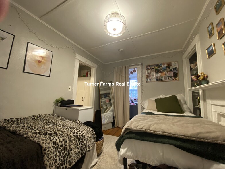 Building Photo - 5 Champney Pl