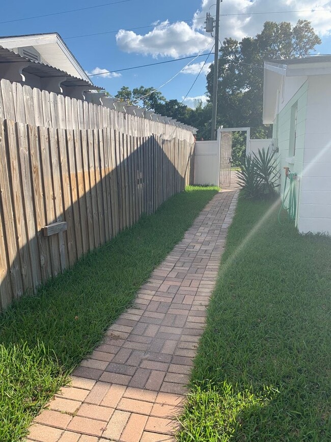 Building Photo - 3 bedroom 1 bath recently refurbished  with large fenced backyard ,close to shopping and the beach