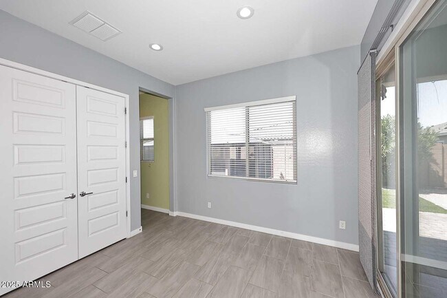 Building Photo - 2516 E King Bird Dr