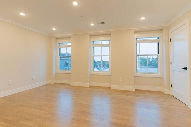 Building Photo - 2 bedroom in Boston MA 02128