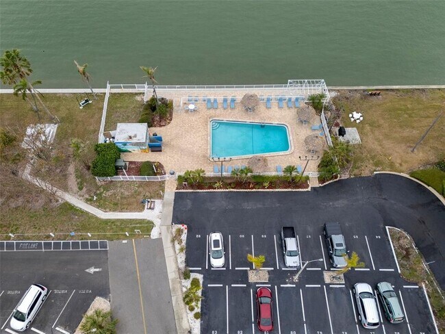 Building Photo - 5980 Shore Blvd S