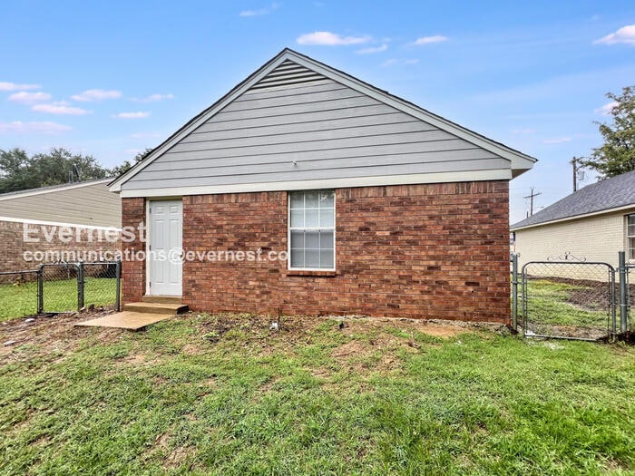Building Photo - 2088 E Parkway St