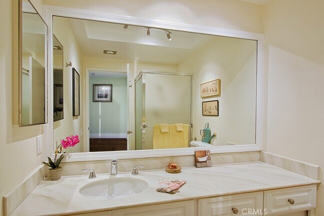 Building Photo - 5500 Paseo Del Lago W