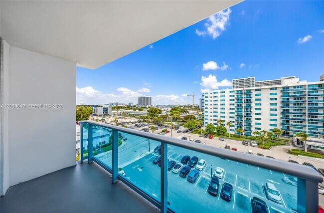 Building Photo - 7501 E Treasure Dr