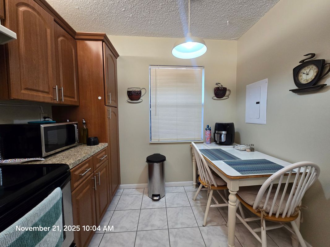 Building Photo - 2900 NW 42nd Ave