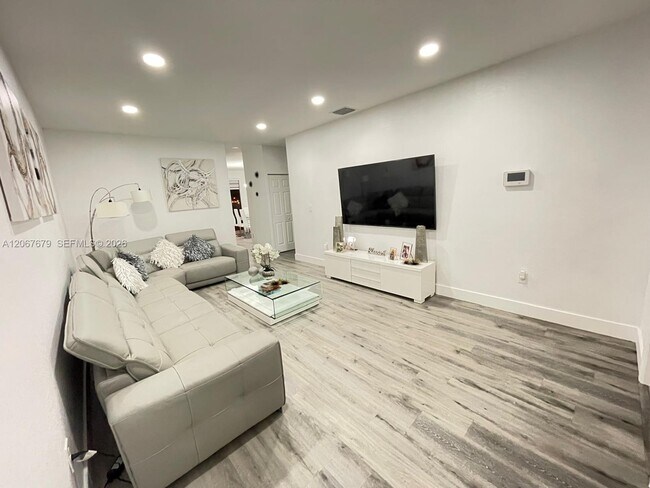 Building Photo - 17430 SW 153rd Ave