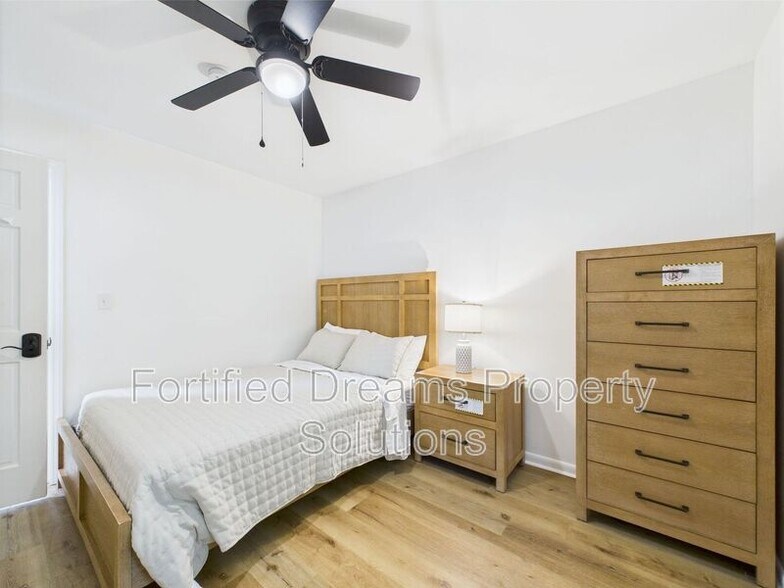 Building Photo - 355 Ransom Rd