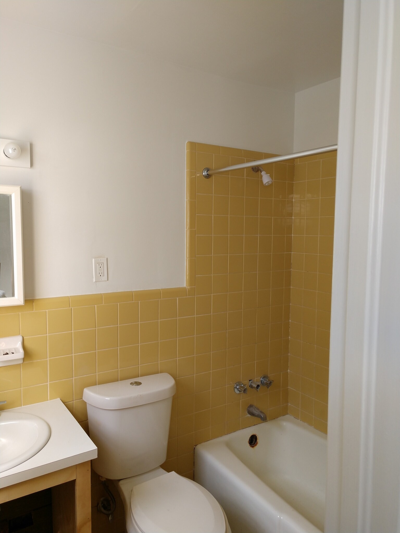 Tile Bathroom - 1730 River Front Dr