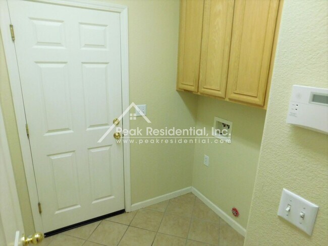 Building Photo - Wonderful 3bd/2ba Elk Grove Home with 2 Ca...