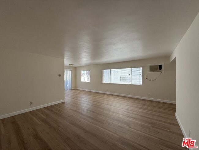Building Photo - 314 S Clark Dr