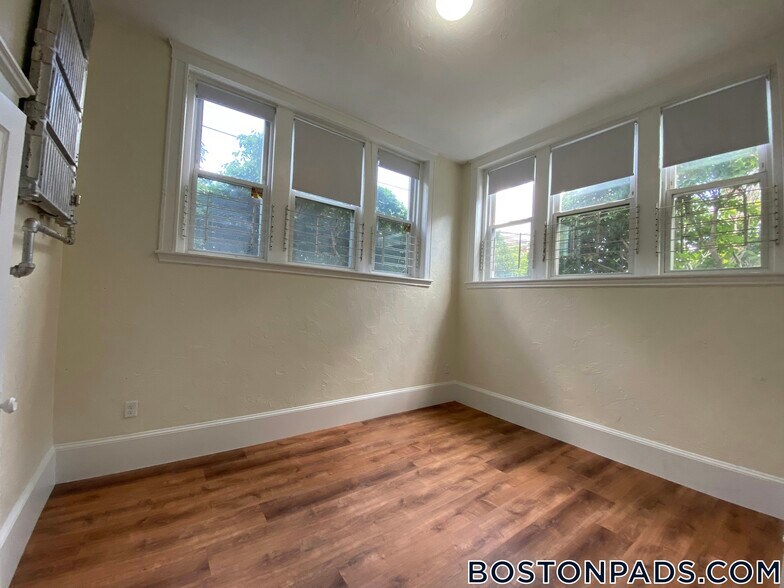 Building Photo - 99 Brainerd Rd