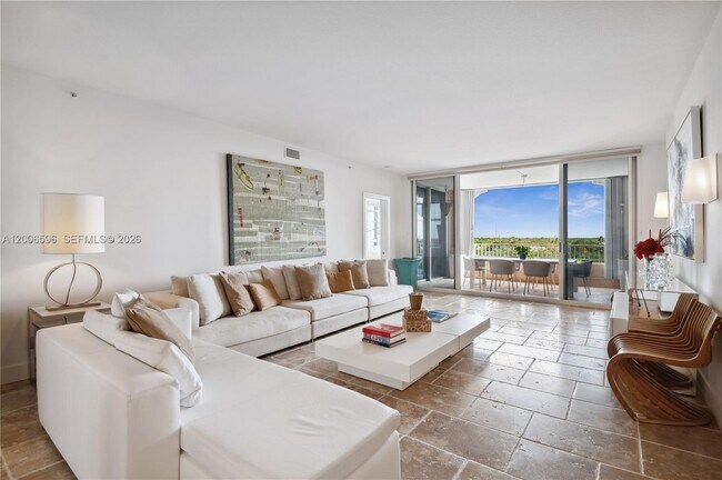 Building Photo - 747 Crandon Blvd