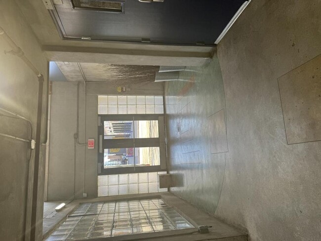 Building Photo - 2502 Live Oak St