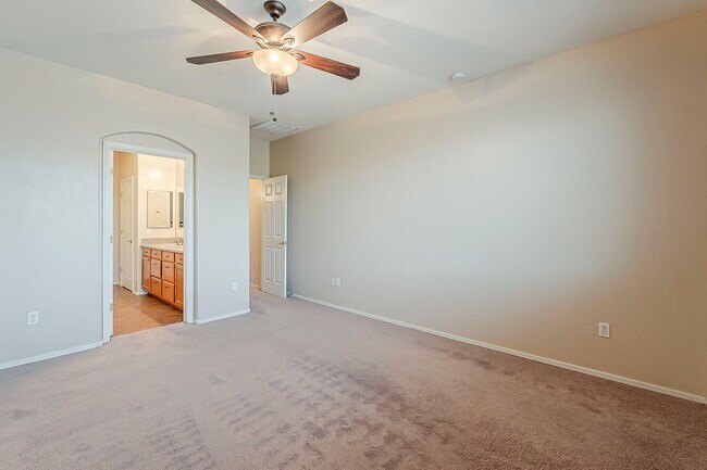 Building Photo - Pet-Friendly 4 Bedroom Rental in Tucson wi...