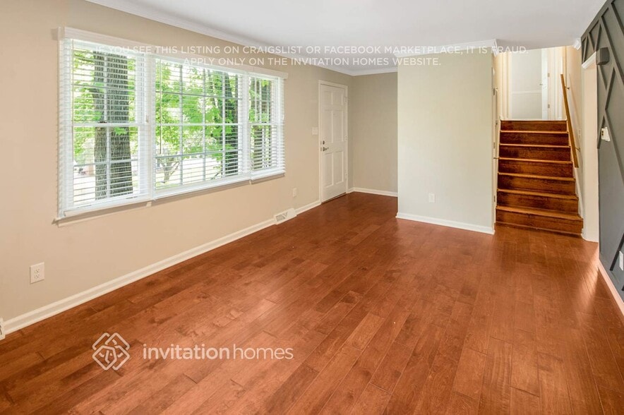 Building Photo - 929 Eaglewood Ave