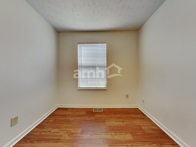 Building Photo - 2580 Evergreen Dr