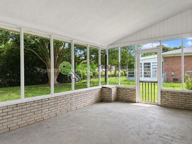 Building Photo - 608 Charlton Dr