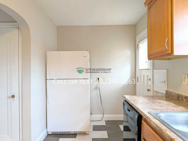 Building Photo - 1303 23rd St NE