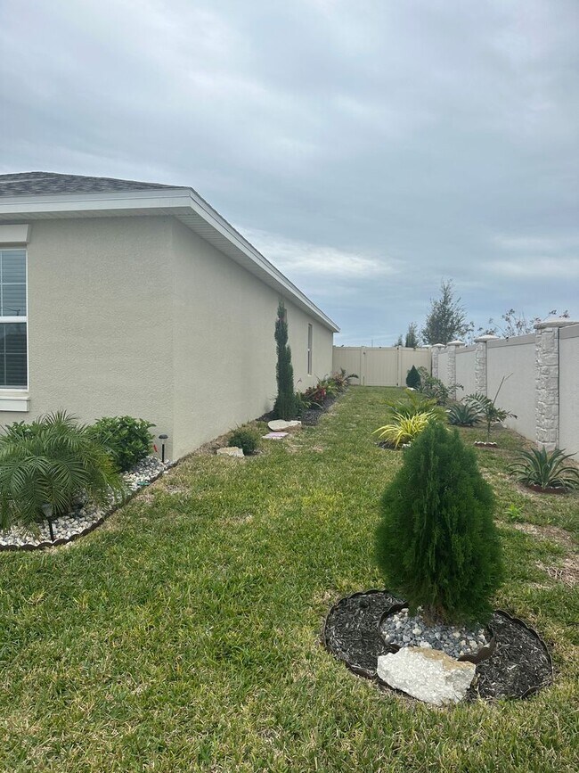 Building Photo - Brand New 4 bed inCypress Park - Haines City