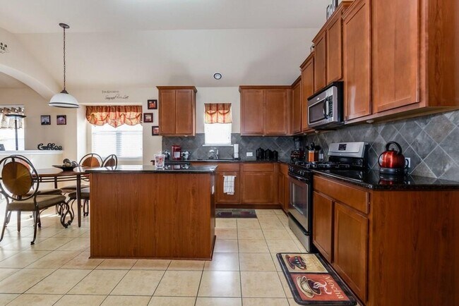 Building Photo - 1261 Rainbow Parke Dr