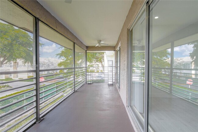 Building Photo - 2830 Riverside Dr