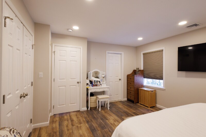 Building Photo - 301 Alexandra Ct