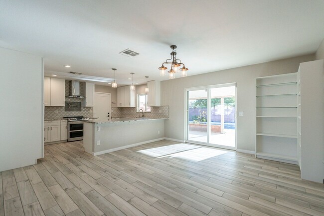 Building Photo - BEAUTIFUL SOUTH SCOTTSDALE - CORNER LOT & ...
