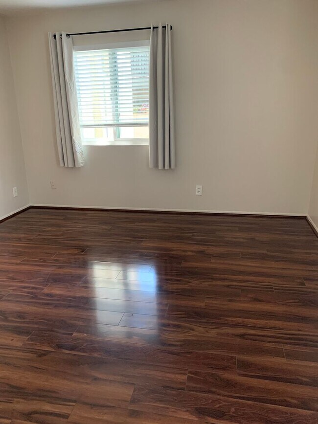 Building Photo - 5510 Armitos Ave