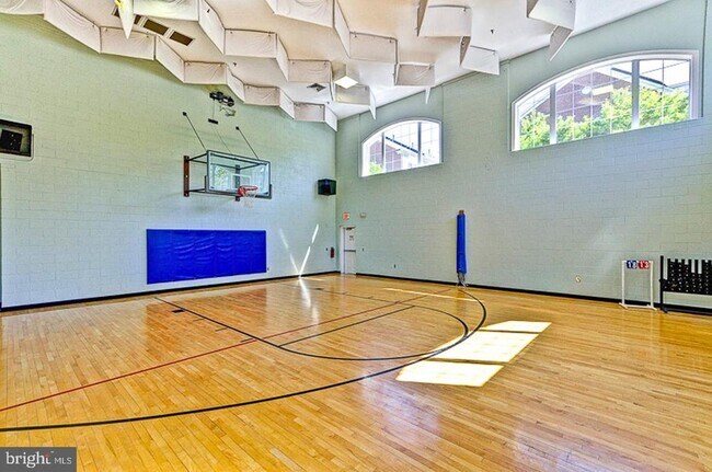 Building Photo - 4951 Brenman Park Dr