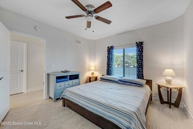 Building Photo - 1825 Riverside Dr