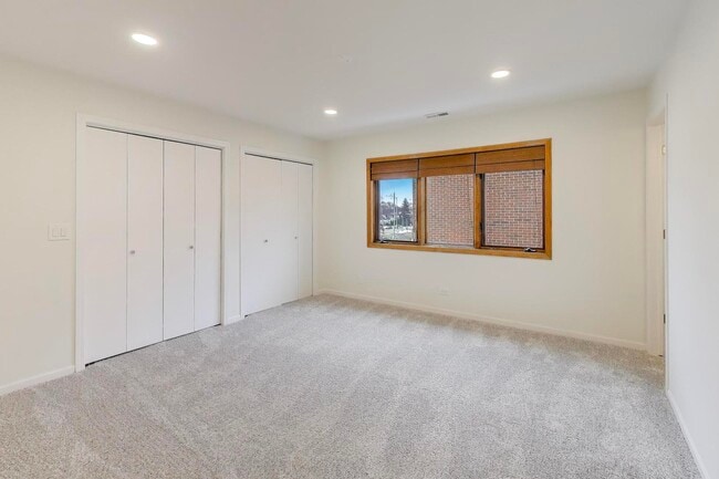 Building Photo - 1209 E Davis St