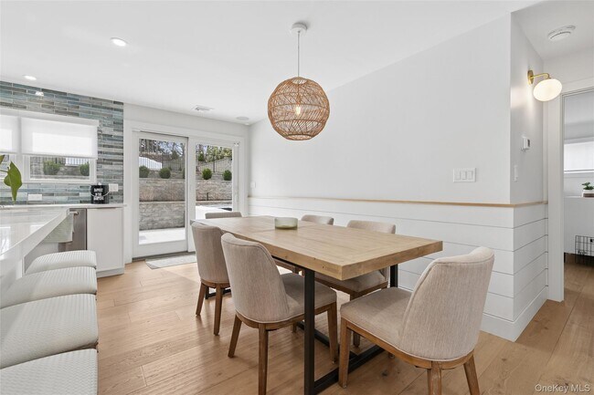 Building Photo - 6 W Landing Rd