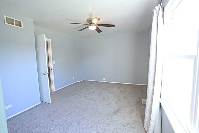 Building Photo - 2684 Waterford Ct