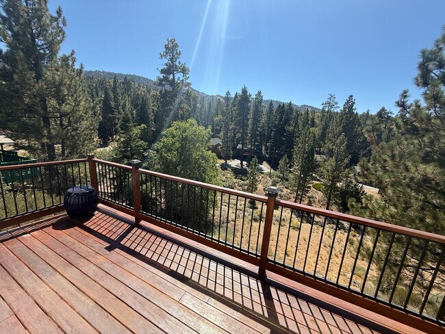 Building Photo - Stunning 4-Bedroom Home with Amazing Views, EV Charger & Solar in Big Bear!