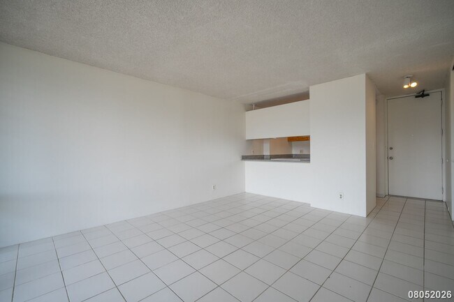 Building Photo - 2121 Ala Wai Blvd