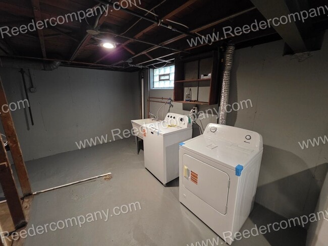 Building Photo - Updated 3 bedroom 1 bathroom House