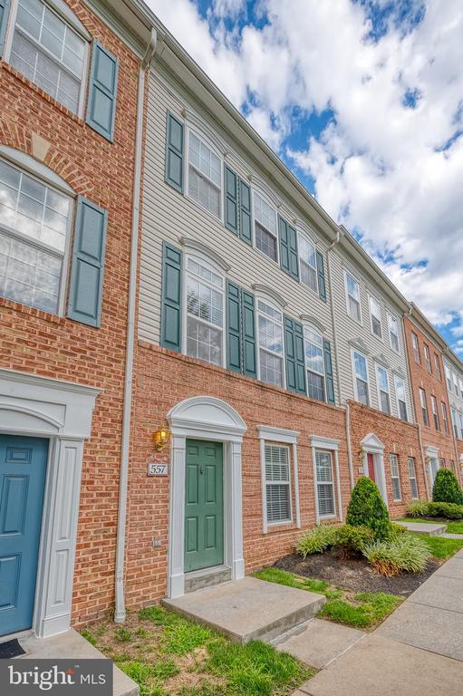 Building Photo - 557 Rhapsody Ct