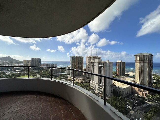 Building Photo - 1910 Ala Moana Blvd