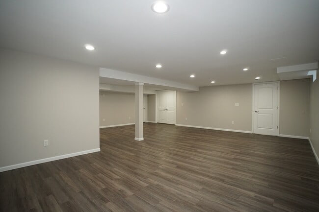 Building Photo - 6092 Cleveland St