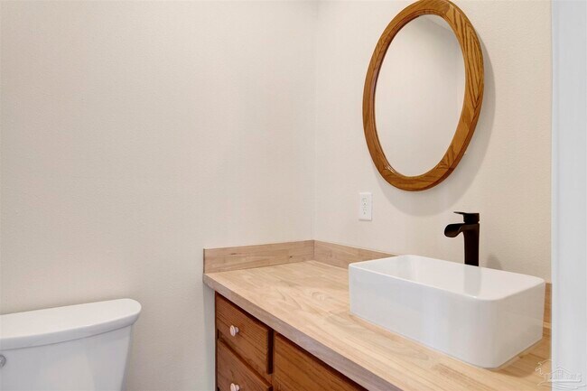 Building Photo - 525 Lakewood Rd