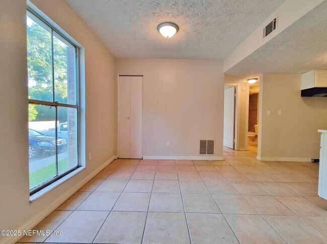 Building Photo - 7201 Arlington Expy