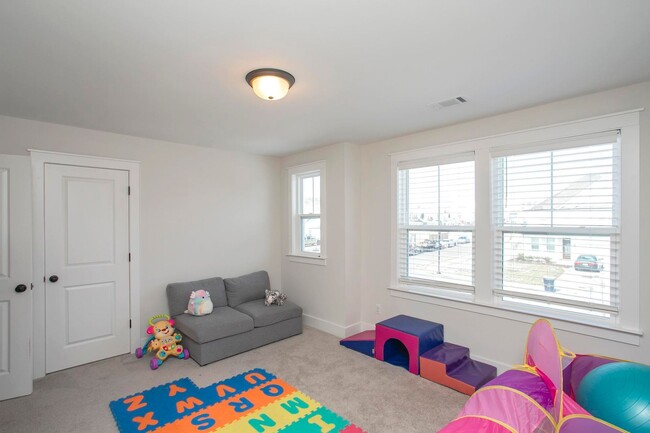 Building Photo - 170 Portico Pl