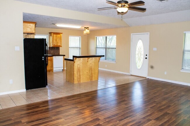 Building Photo - 9550 Thousand Oaks Loop