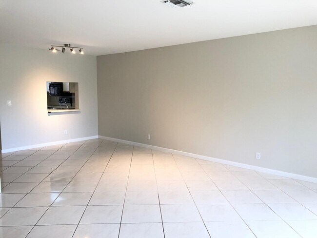 Building Photo - 3711 Carambola Cir N